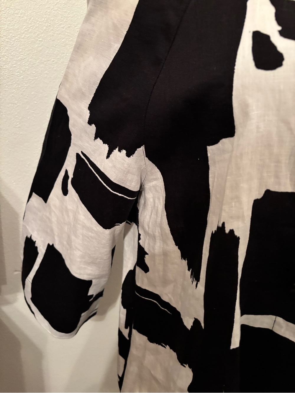 Grace Black and White Abstract Print short Blazer linen jacket 6 - Picture 4 of 7
